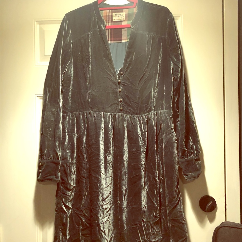 Green Crushed Velvet Long Sleeve Dress